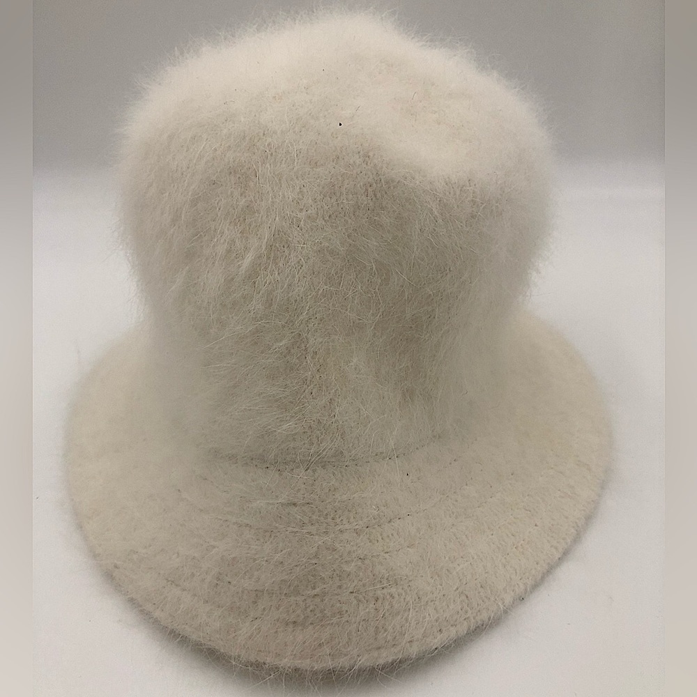 Unbranded Angora blend off-white hat - Picture 1 of 3